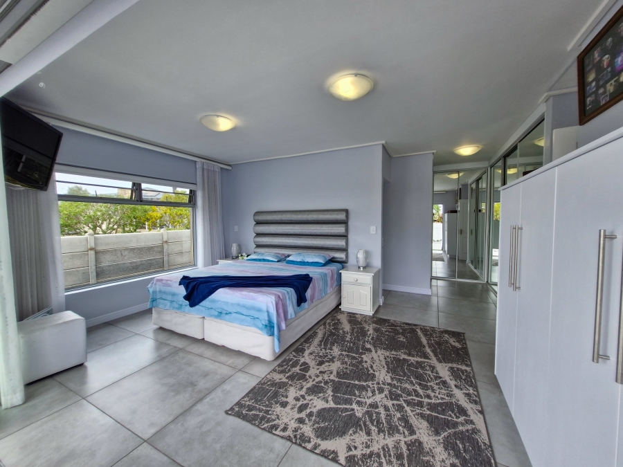 3 Bedroom Property for Sale in Stilbaai Wes Western Cape